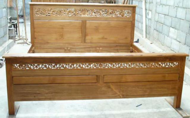 Bed with carving KING size